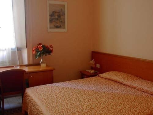 Emanuela Hostal Roma
